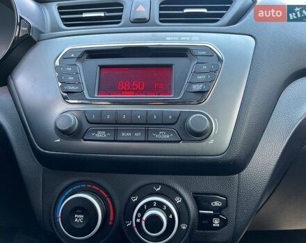 Белый Киа Рио, объемом двигателя 1.4 л и пробегом 140 тыс. км за 8900 $, фото 9 на Automoto.ua