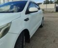 Белый Киа Рио, объемом двигателя 1.4 л и пробегом 215 тыс. км за 5650 $, фото 1 на Automoto.ua
