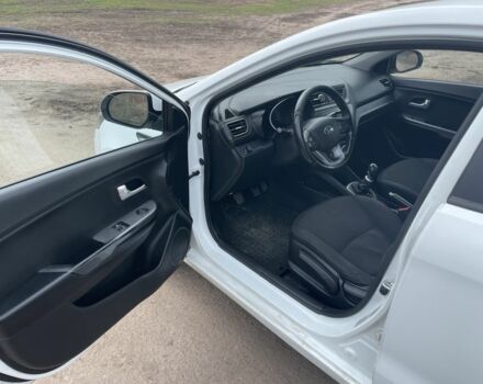 Білий Кіа Ріо, об'ємом двигуна 0 л та пробігом 210 тис. км за 5500 $, фото 4 на Automoto.ua