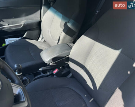 Білий Кіа Ріо, об'ємом двигуна 1.4 л та пробігом 94 тис. км за 7400 $, фото 14 на Automoto.ua