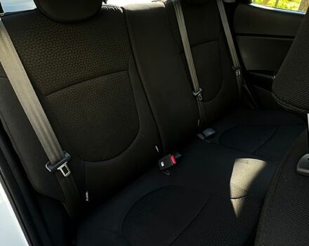 Белый Киа Рио, объемом двигателя 1.4 л и пробегом 176 тыс. км за 8000 $, фото 6 на Automoto.ua