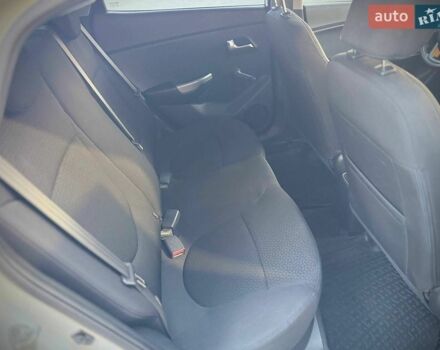Белый Киа Рио, объемом двигателя 1.4 л и пробегом 73 тыс. км за 7950 $, фото 8 на Automoto.ua