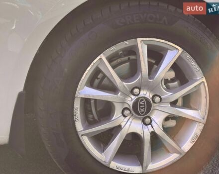 Белый Киа Рио, объемом двигателя 1.4 л и пробегом 86 тыс. км за 9500 $, фото 10 на Automoto.ua