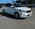 Белый Киа Рио, объемом двигателя 1.6 л и пробегом 267 тыс. км за 7000 $, фото 1 на Automoto.ua
