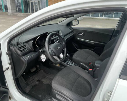 Білий Кіа Ріо, об'ємом двигуна 1.6 л та пробігом 125 тис. км за 8200 $, фото 7 на Automoto.ua