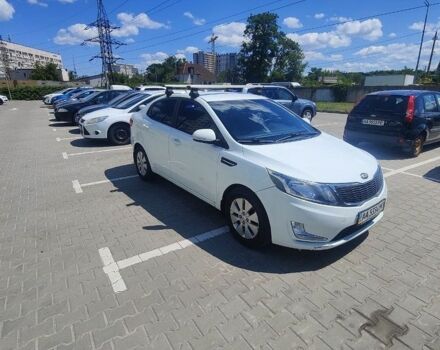 Белый Киа Рио, объемом двигателя 1.59 л и пробегом 130 тыс. км за 7400 $, фото 5 на Automoto.ua