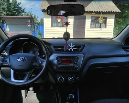 Белый Киа Рио, объемом двигателя 1.4 л и пробегом 214 тыс. км за 7500 $, фото 4 на Automoto.ua