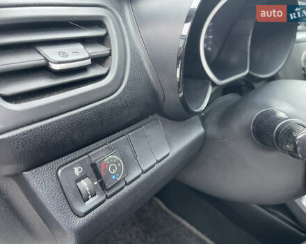 Білий Кіа Ріо, об'ємом двигуна 1.4 л та пробігом 216 тис. км за 7850 $, фото 36 на Automoto.ua