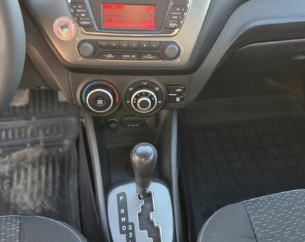 Белый Киа Рио, объемом двигателя 1.4 л и пробегом 212 тыс. км за 6999 $, фото 4 на Automoto.ua