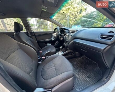 Білий Кіа Ріо, об'ємом двигуна 1.4 л та пробігом 214 тис. км за 6600 $, фото 13 на Automoto.ua