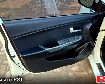 Білий Кіа Ріо, об'ємом двигуна 1.4 л та пробігом 87 тис. км за 8750 $, фото 12 на Automoto.ua
