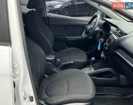 Белый Киа Рио, объемом двигателя 1.4 л и пробегом 125 тыс. км за 8000 $, фото 11 на Automoto.ua