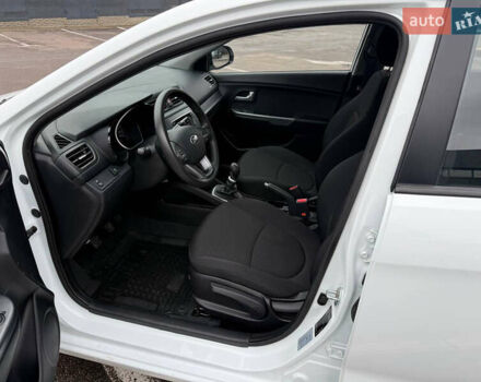 Белый Киа Рио, объемом двигателя 1.4 л и пробегом 23 тыс. км за 9900 $, фото 18 на Automoto.ua