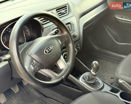 Білий Кіа Ріо, об'ємом двигуна 1.4 л та пробігом 299 тис. км за 5800 $, фото 12 на Automoto.ua