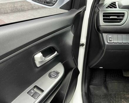 Белый Киа Рио, объемом двигателя 1.4 л и пробегом 125 тыс. км за 8000 $, фото 14 на Automoto.ua