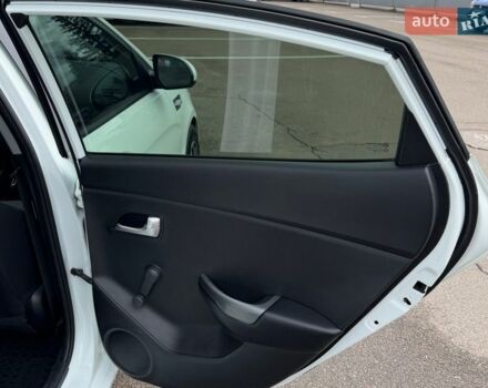Білий Кіа Ріо, об'ємом двигуна 1.4 л та пробігом 139 тис. км за 8200 $, фото 36 на Automoto.ua