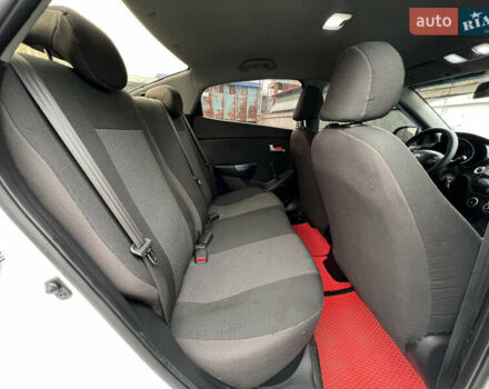 Белый Киа Рио, объемом двигателя 1.4 л и пробегом 246 тыс. км за 6550 $, фото 22 на Automoto.ua