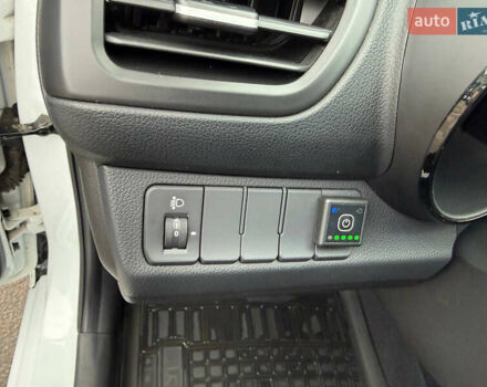 Белый Киа Рио, объемом двигателя 1.4 л и пробегом 23 тыс. км за 9900 $, фото 16 на Automoto.ua