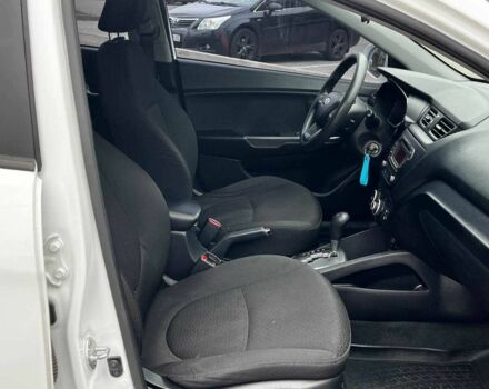 Белый Киа Рио, объемом двигателя 1.4 л и пробегом 125 тыс. км за 8000 $, фото 11 на Automoto.ua