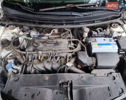 Белый Киа Рио, объемом двигателя 1.59 л и пробегом 172 тыс. км за 9000 $, фото 13 на Automoto.ua