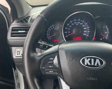 Білий Кіа Ріо, об'ємом двигуна 1.4 л та пробігом 141 тис. км за 6500 $, фото 13 на Automoto.ua