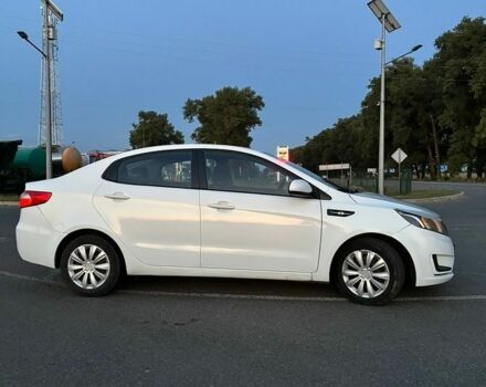 Белый Киа Рио, объемом двигателя 1.4 л и пробегом 190 тыс. км за 7000 $, фото 3 на Automoto.ua