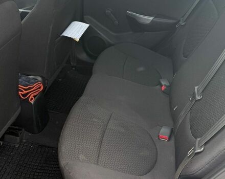 Білий Кіа Ріо, об'ємом двигуна 1.37 л та пробігом 125 тис. км за 8000 $, фото 6 на Automoto.ua