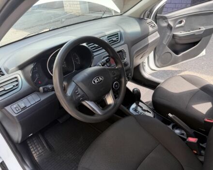 Белый Киа Рио, объемом двигателя 1.4 л и пробегом 143 тыс. км за 8917 $, фото 3 на Automoto.ua