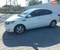 Белый Киа Рио, объемом двигателя 1.6 л и пробегом 218 тыс. км за 8000 $, фото 1 на Automoto.ua
