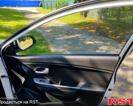 Белый Киа Рио, объемом двигателя 1.4 л и пробегом 139 тыс. км за 6000 $, фото 3 на Automoto.ua