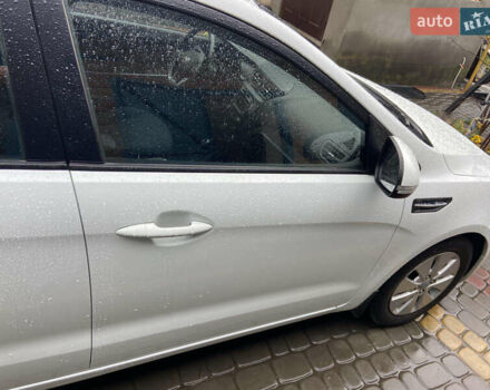 Белый Киа Рио, объемом двигателя 1.59 л и пробегом 89 тыс. км за 10600 $, фото 2 на Automoto.ua