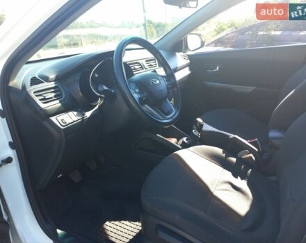 Белый Киа Рио, объемом двигателя 1.6 л и пробегом 218 тыс. км за 8000 $, фото 7 на Automoto.ua