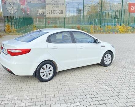 Киа Рио 2014 в Киеве на Automoto.ua Белый Киа Рио, объемом двигателя 1.59 л и пробегом 69 тыс. км за 8499 $, фото 3 на Automoto.ua