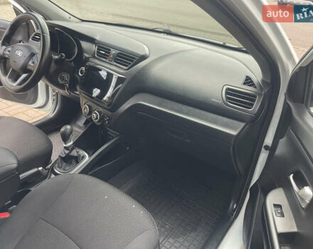 Білий Кіа Ріо, об'ємом двигуна 1.4 л та пробігом 141 тис. км за 6500 $, фото 11 на Automoto.ua