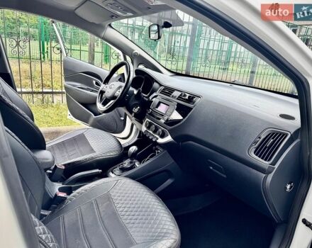 Белый Киа Рио, объемом двигателя 1.4 л и пробегом 160 тыс. км за 9100 $, фото 8 на Automoto.ua