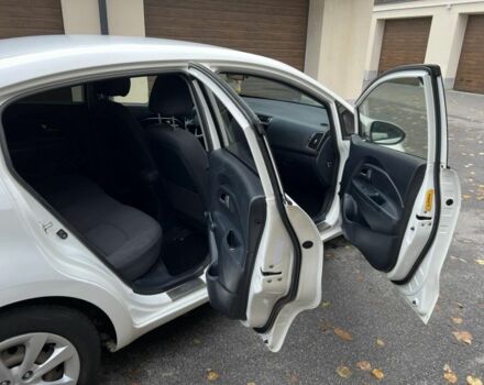 Белый Киа Рио, объемом двигателя 1.4 л и пробегом 149 тыс. км за 6700 $, фото 7 на Automoto.ua