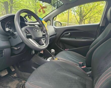 Белый Киа Рио, объемом двигателя 1.6 л и пробегом 133 тыс. км за 8500 $, фото 9 на Automoto.ua