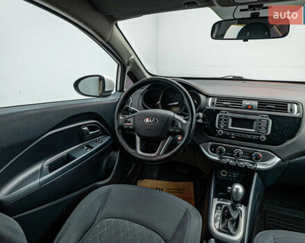 Білий Кіа Ріо, об'ємом двигуна 1.4 л та пробігом 193 тис. км за 9864 $, фото 10 на Automoto.ua