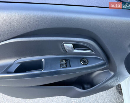 Білий Кіа Ріо, об'ємом двигуна 1.4 л та пробігом 132 тис. км за 9300 $, фото 26 на Automoto.ua