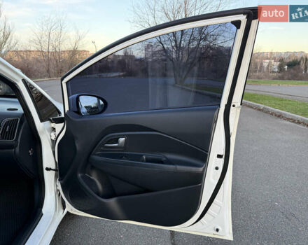 Білий Кіа Ріо, об'ємом двигуна 1.4 л та пробігом 132 тис. км за 9300 $, фото 23 на Automoto.ua