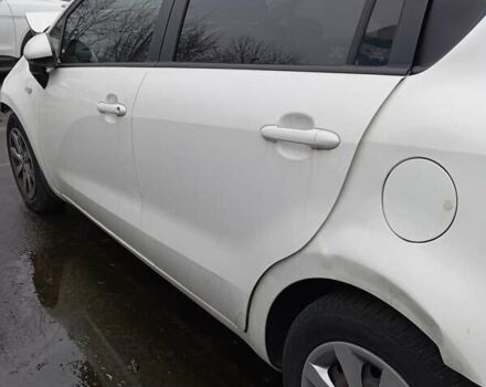 Белый Киа Рио, объемом двигателя 1.4 л и пробегом 85 тыс. км за 3000 $, фото 2 на Automoto.ua