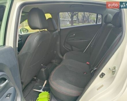 Білий Кіа Ріо, об'ємом двигуна 1.59 л та пробігом 133 тис. км за 7600 $, фото 9 на Automoto.ua