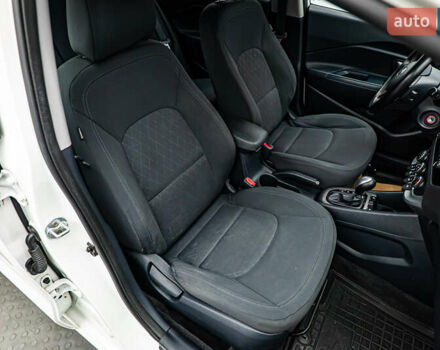 Білий Кіа Ріо, об'ємом двигуна 1.4 л та пробігом 193 тис. км за 9864 $, фото 17 на Automoto.ua