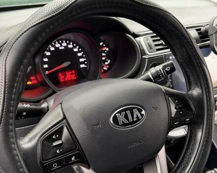 Белый Киа Рио, объемом двигателя 1.4 л и пробегом 870 тыс. км за 12000 $, фото 3 на Automoto.ua