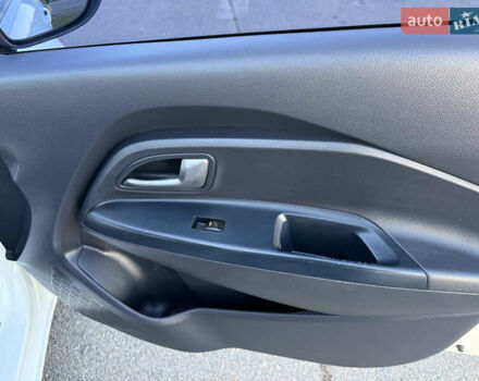 Білий Кіа Ріо, об'ємом двигуна 1.4 л та пробігом 132 тис. км за 9300 $, фото 24 на Automoto.ua