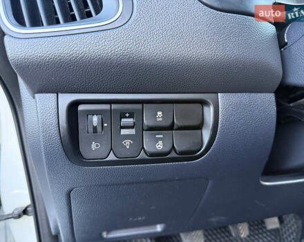 Білий Кіа Ріо, об'ємом двигуна 1.4 л та пробігом 132 тис. км за 9300 $, фото 14 на Automoto.ua