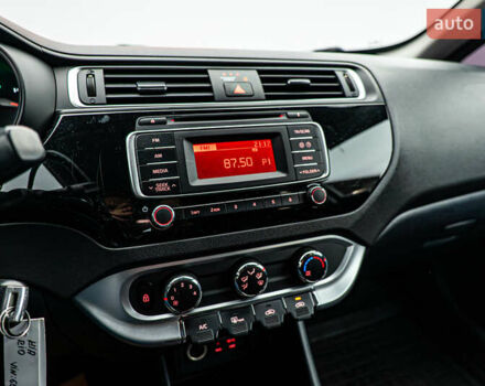 Білий Кіа Ріо, об'ємом двигуна 1.4 л та пробігом 193 тис. км за 9864 $, фото 15 на Automoto.ua