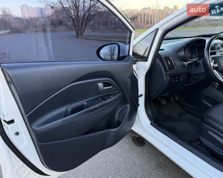 Білий Кіа Ріо, об'ємом двигуна 1.4 л та пробігом 132 тис. км за 9300 $, фото 25 на Automoto.ua