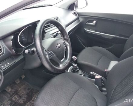 Білий Кіа Ріо, об'ємом двигуна 1.4 л та пробігом 10 тис. км за 11000 $, фото 3 на Automoto.ua