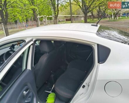 Білий Кіа Ріо, об'ємом двигуна 1.59 л та пробігом 133 тис. км за 7600 $, фото 4 на Automoto.ua